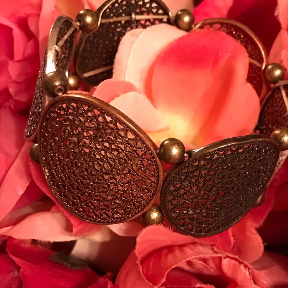 Stunning elastic gold/bronze color bracelet